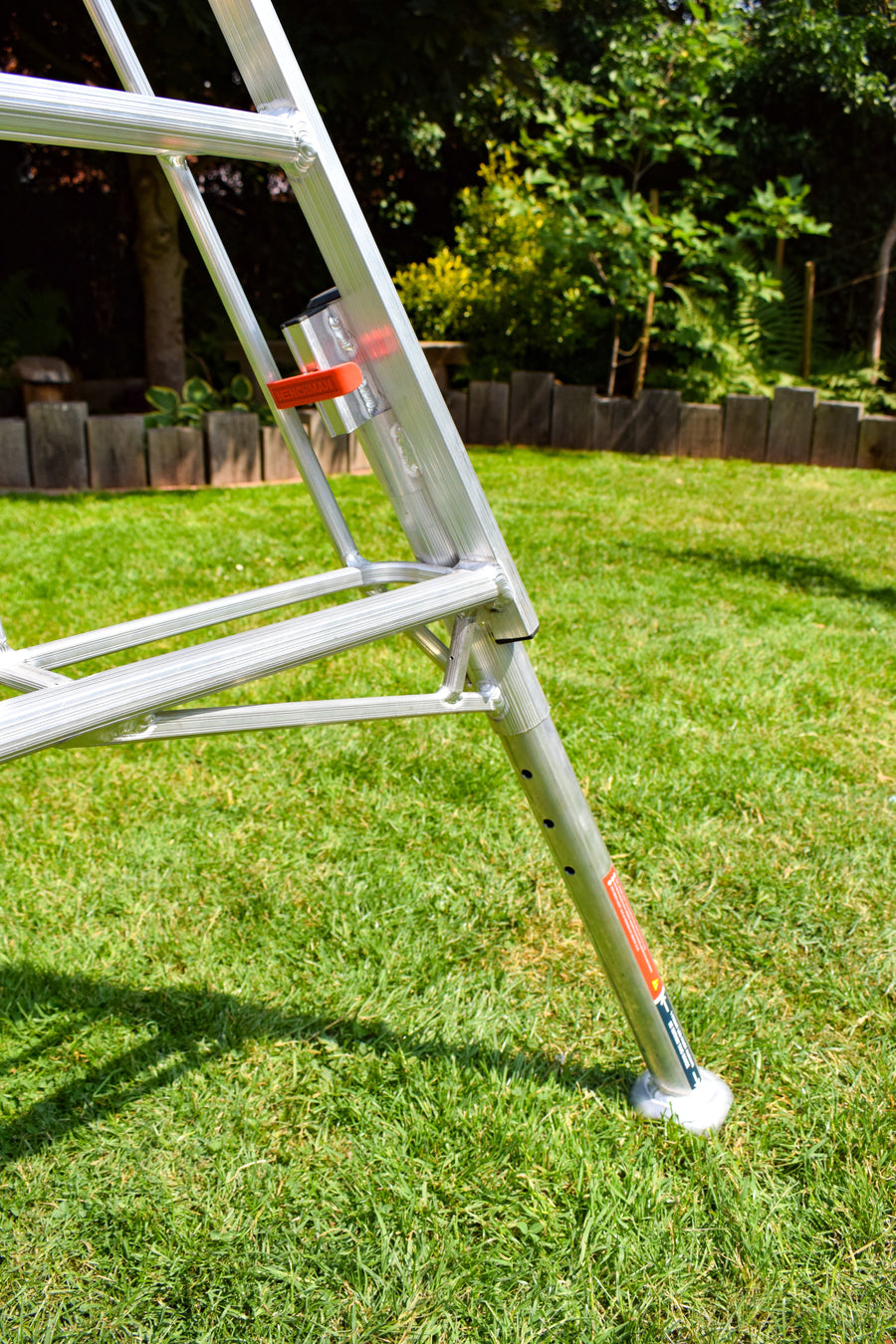 New Fully Adjustable Tripod Ladder 8ft / 2.4m